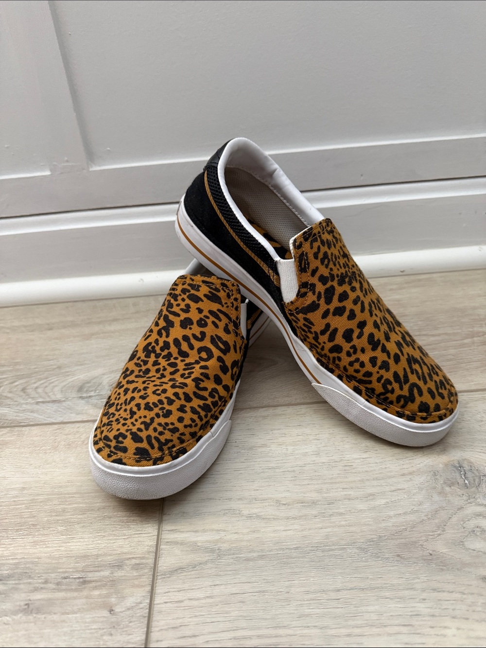 Women’s Nike Leopard Print Slip-On Casual Shoes